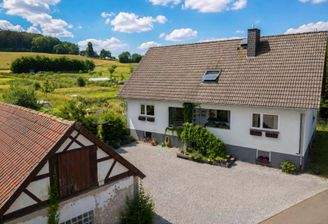 01 Titelbild_Haus_und_Hofansicht