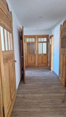 Flur in Richtung Eingangstür nach aussen