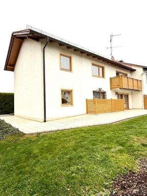 Hausansicht mit Terrasse