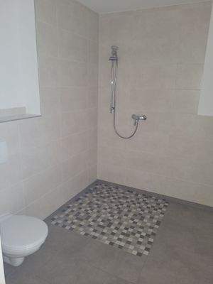 Bad mit bodentiefer Dusche