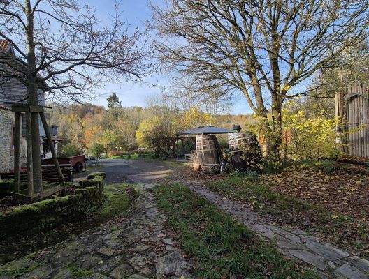 Weg durch die Grundstücke hindurch