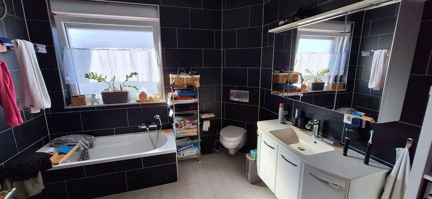 Bad mit Wanne & Dusche