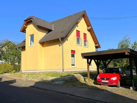 Vorderansicht und Carport