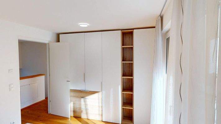 DE | Neuwertige 4-Zimmer-Maisonette in Rabland! 165 m² Garten, 2 Terrassen, Balkon, vollmöbliert, 3 Parkplätze – jetzt besichtigen! IT | Duplex 4 locali come nuovo a Rablà! Giardino 165 m², 2 terrazze, balcone, arredato, 3 posti auto – visita ora! EN | Li