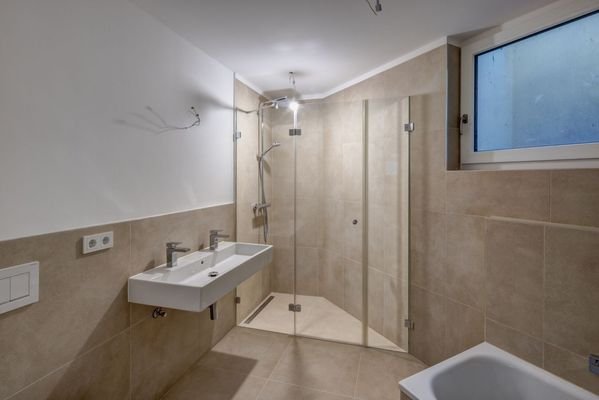 Badezimmer im UG