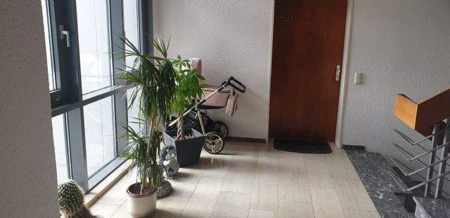 Treppenhaus mit Lichtband