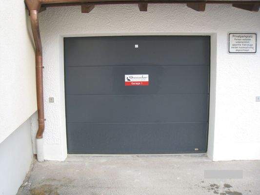 Garage 1 - geschlossen.JPG