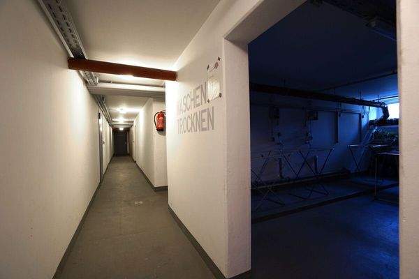 Innenansichten Halle, Paul Singer Str (10)