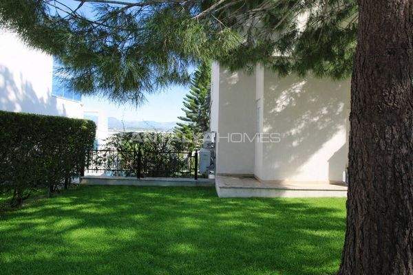 4-Bedroom Triplex Villa with Pool in Antalya