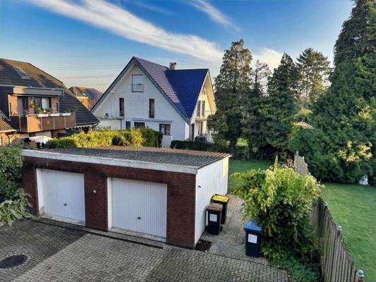 Blick Garagenhof und Garten