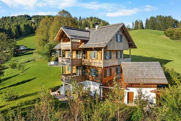 Südostansicht mit Nebengebäude