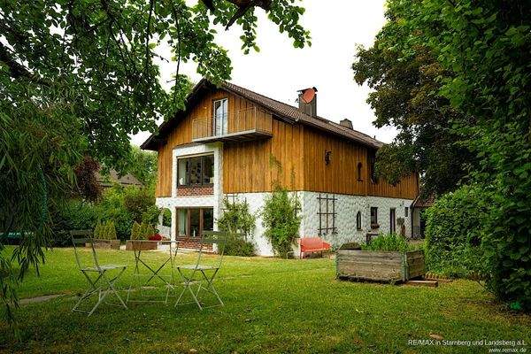 Hausansicht Suedost mit Garten 1