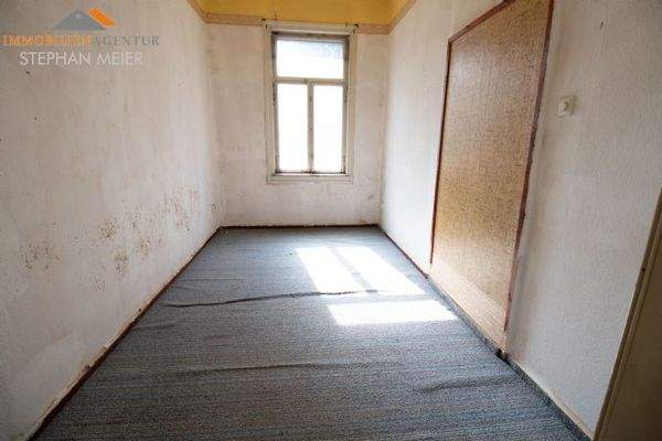 Rechter Eingang - Wohnung OG Zimmer 1