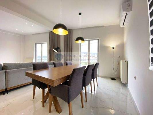 img_b67b8b1a-dfb9-44f9-a0f5-09af8ca14e99