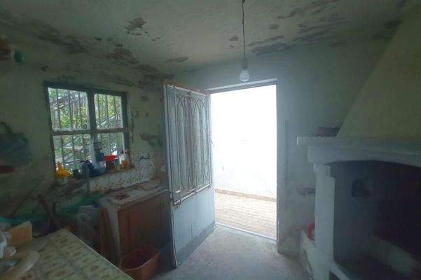 Kreta, Kastelli: Einfamilienhaus mit großem Garten in traditionellem Dorf zu verkaufen