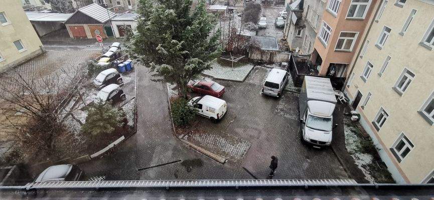 Innenhof mit Parkplätzen