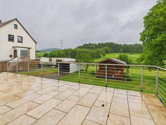 Balkon und Garten EG links