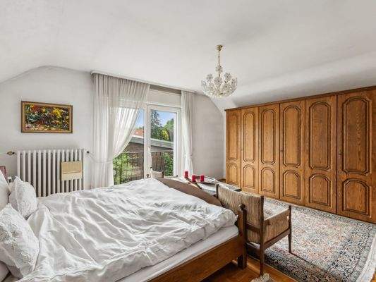 Schlafzimmer DG möbliert