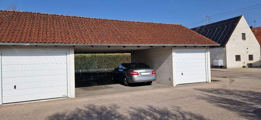 Carport zur Wohnung