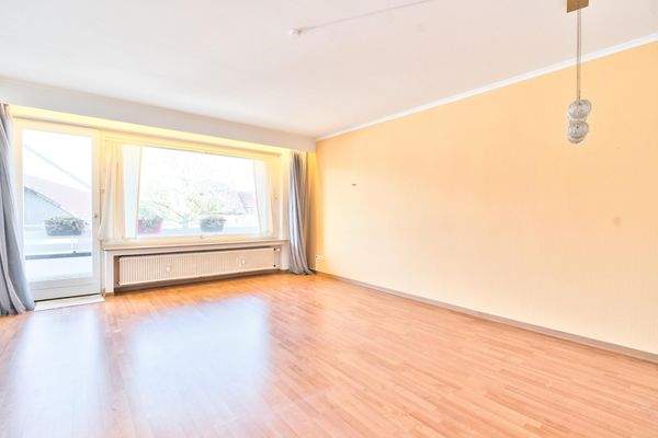 Wohnzimmer mit Zugang zur Loggia