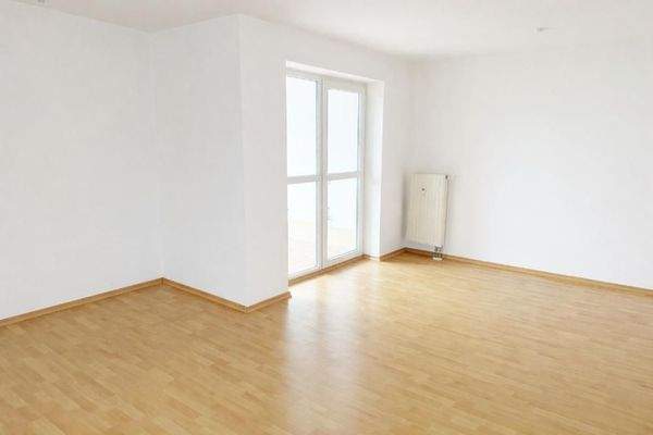 Wohnzimmer mit Blick Richtung Terasse