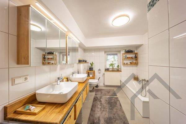 Rechte Haushälfte Bad