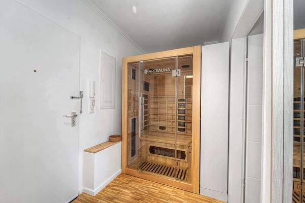 Eingangsbereich mit Infrarot-Kabine