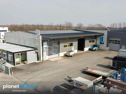 Betriebshallen mit Buero