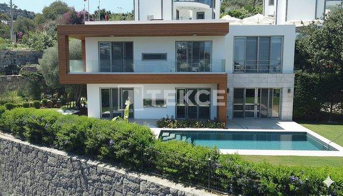 Detached Villa with Private Pool Near Yalıkavak Marina