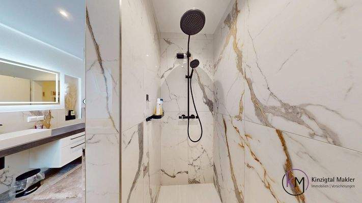 ... modere ebenerdige Dusche