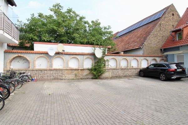 Stellplätze im Innenhof