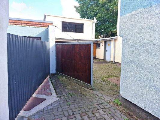 Hof - Einfahrt hinten