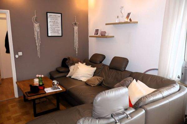 Wohnzimmer mit Parkettboden