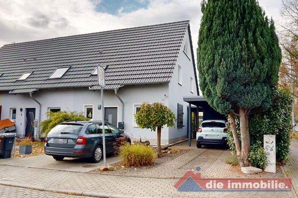 Bequem parken: Carport plus zusätzlicher Stellplatz direkt am Haus