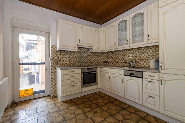 Küche und Zugang Innenhof