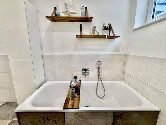 Dusch- und Wannenbad Souterrain-Ebene (4)