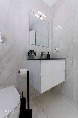 Bad im ersten Schlafzimmer