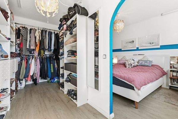 Elternschlafzimmer mit Ankleide Ansicht 2