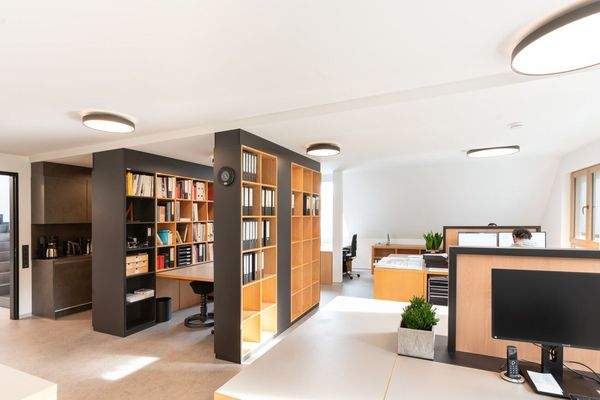 Großraumbüro mit Küche