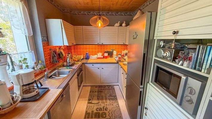 Küche mit Einbauküche