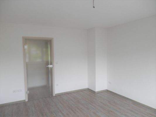 Wohnzimmer mit Glastür