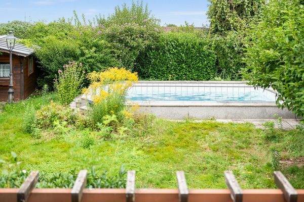 Blick auf den Außenpool 