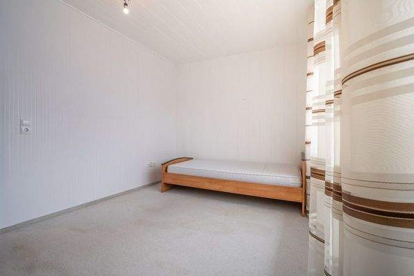 und Schlafzimmer Nummer 2