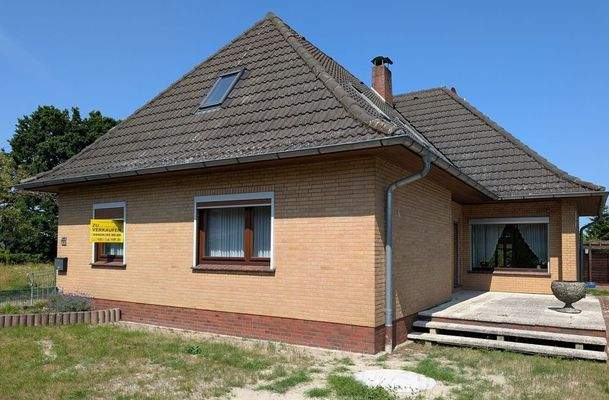 Frontansicht mit 2. Terrasse