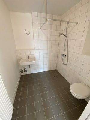 Bad mit bodengleicher Dusche