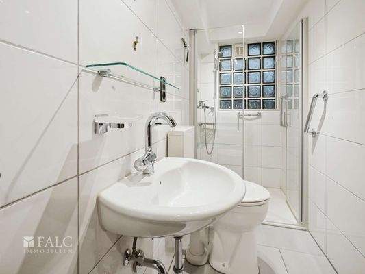 Gäste WC und Dusche 