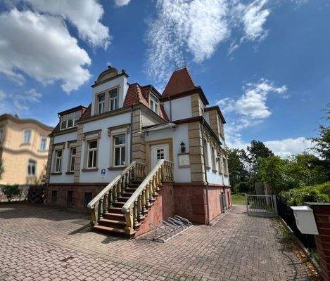 Villa mit Zahnarztpraxis.jpg