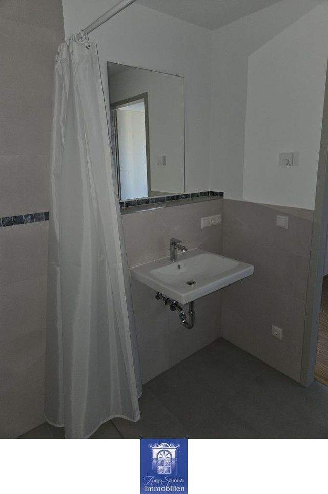 Hochwertige Neubauwohnung mit Balkon, EBK und Fußbodenheizung! ERSTBEZUG! - Photo 2