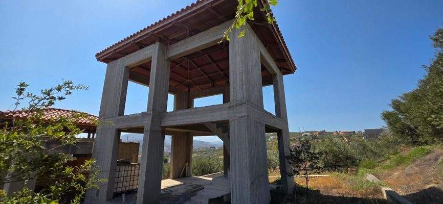 Kreta, Gournes: Wohn- und Geschäftsimmobilie im Rohbau zu verkaufen