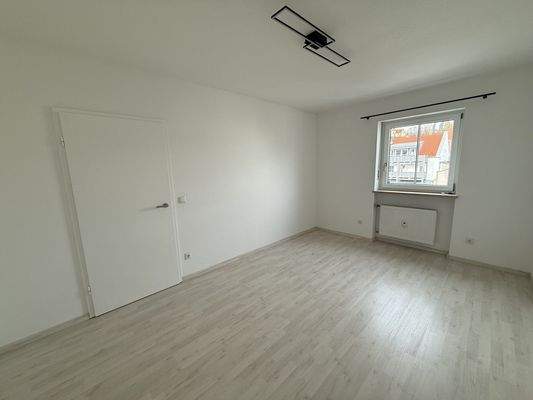 Schlafzimmer mit ausreichend Platz